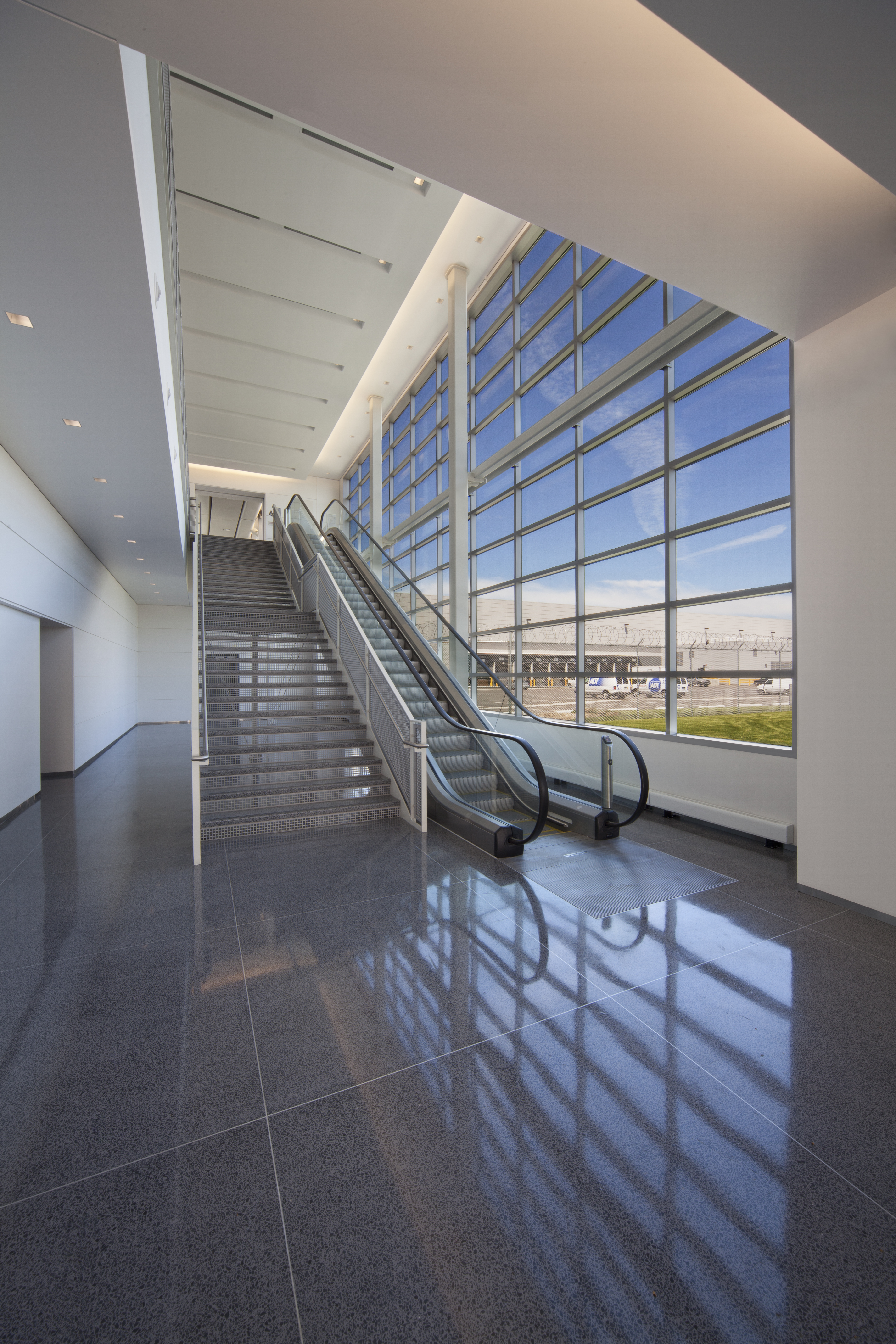 SCB's FedEx Cargo Facility ORD. Architecture. Aviation. Office.