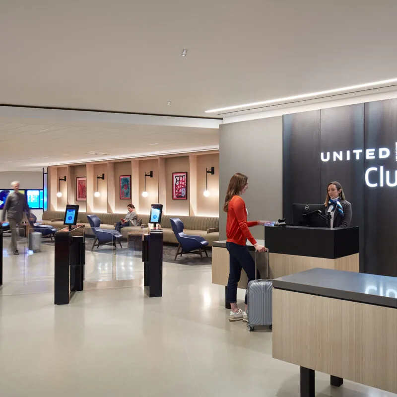 SCB's C10 United Club ORD. Architecture. Aviation.